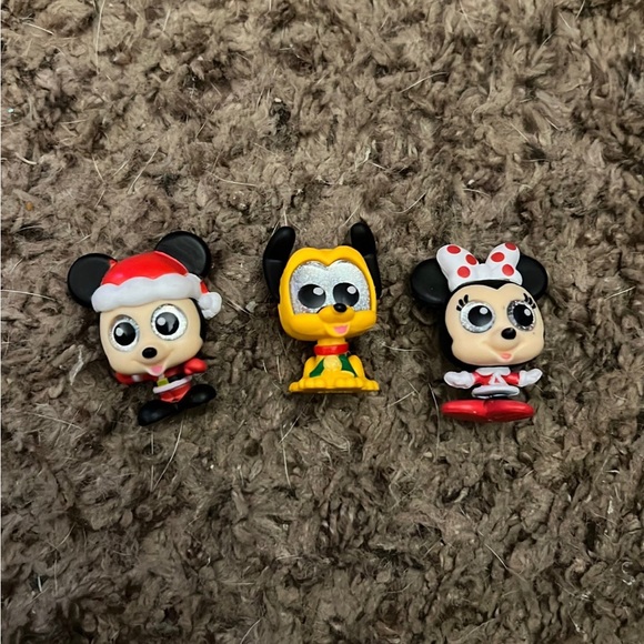 Disney Doorables Exclusive Christmas Holiday Figures 2022 - Picture 2 of 3